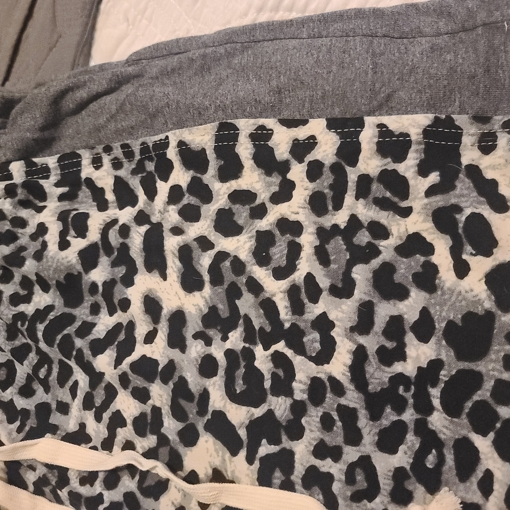 BN Leopard Print Shorts with Sporty Panel on Sides size large Grey and black. - Picture 4 of 10